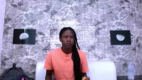 Snapshot of criisbrown_ chatting on 11.22.25 CriisBrown online show from 11.22.25