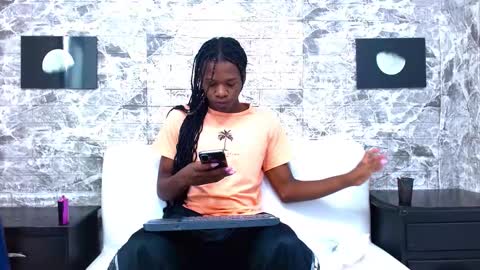 Snapshot of criisbrown_ chatting on 11.26.25 CriisBrown online show from 11.26.25