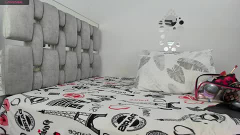 criistal_0 online show from 04.17.26