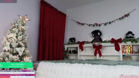 Snapshot of crimsonkitten chatting on 12.14.24 Crimson Kitten online show from 12.14.24