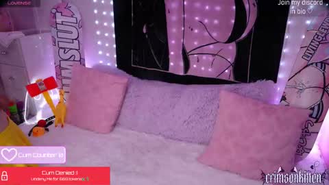 Snapshot of crimsonkitten chatting on 10.11.25 Crimson Kitten online show from 10.11.25