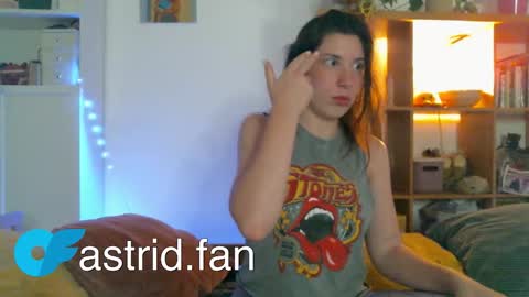 Snapshot of cringebutcute chatting on 09.13.25 Astrid online show from 09.13.25
