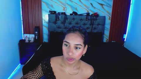 CRISANDMERY online show from 12.03.25