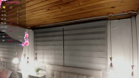 Snapshot of cristal__hot_1 chatting on 10.19.25 Cristal online show from 10.19.25