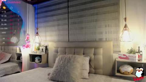 Snapshot of cristal__hot_1 chatting on 10.27.25 Cristal online show from 10.27.25