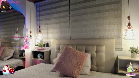 Snapshot of cristal__hot_1 chatting on 11.25.25 Cristal online show from 11.25.25