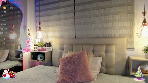 Snapshot of cristal__hot_1 chatting on 12.16.25 Cristal online show from 12.16.25