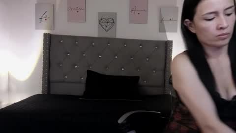  Alejandra from Wednesday to Saturday from 1000 pm to 400 am Colombian hour online show from 03.31.26