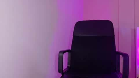 Nicole  Connection time 220pm-910pmCol online show from 10.17.25