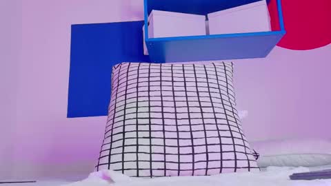 Nicole  Connection time 220pm-910pmCol online show from 11.20.25