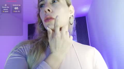 This blondie girl  is waiting for someone very horny to get some fun online show from 03.06.26