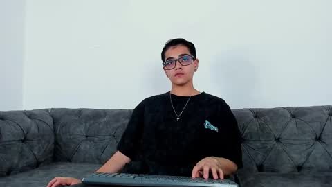 cristian_suarezz_ online show from 10.05.25