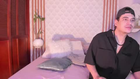 Snapshot of cristianblaze_pamelareal chatting on 10.26.25 Cris Pame online show from 10.26.25