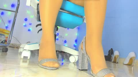 Snapshot of cristinavanegas chatting on 01.04.25 Julieta online show from 01.04.25
