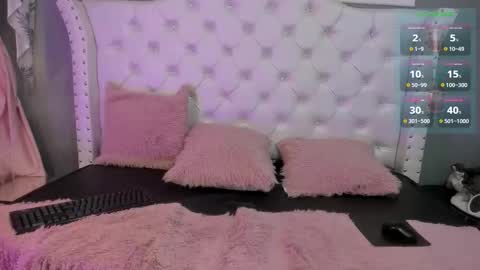 Snapshot of cristinawhite chatting on 11.13.25 Cristina online show from 11.13.25