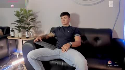 Snapshot of cristopher_strong chatting on 07.15.26 Cristopher online show from 07.15.26