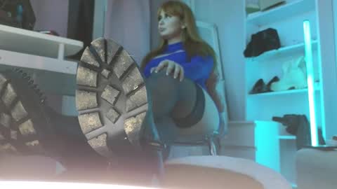 Snapshot of cruel_siren chatting on 12.04.25 Cruel Siren online show from 12.04.25