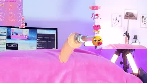 Snapshot of cruella_92 chatting on 01.15.25 Mia online show from 01.15.25