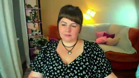Snapshot of crystaalstaar chatting on 09.13.25 Anna online show from 09.13.25