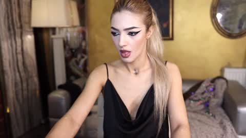 Snapshot of crystal_angel1 chatting on 01.01.25 Crys online show from 01.01.25