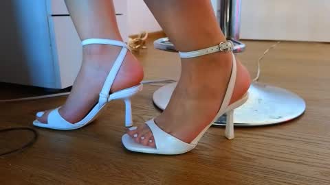 Snapshot of crystal_angel1 chatting on 10.15.25 Crys online show from 10.15.25