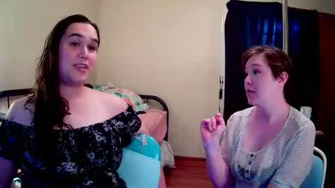 Snapshot of crystal_queers chatting on 07.11.26 Peach and Daisy online show from 07.11.26