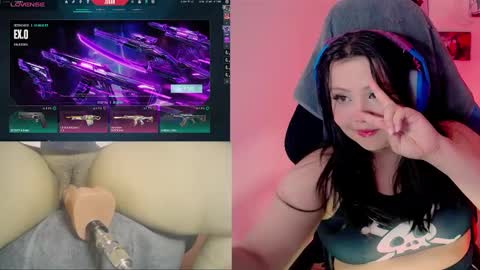 Snapshot of crystal_velvet01 chatting on 01.17.25 crystal online show from 01.17.25