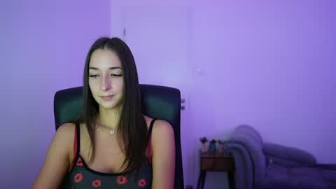 Snapshot of crystalbrunette18 chatting on 06.15.26 Crystalbrunette18 online show from 06.15.26
