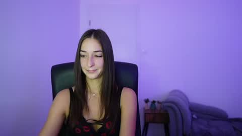 Snapshot of crystalbrunette18 chatting on 06.21.26 Crystalbrunette18 online show from 06.21.26