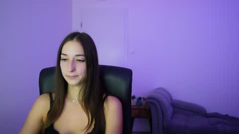 Snapshot of crystalbrunette18 chatting on 07.05.26 Crystalbrunette18 online show from 07.05.26