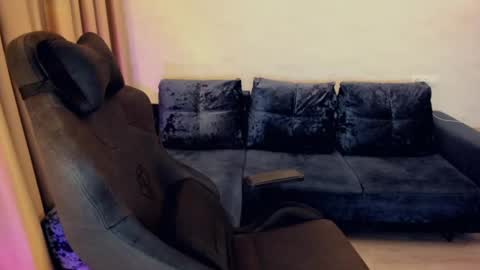 Snapshot of crystalemily chatting on 12.14.24 crystalemily online show from 12.14.24