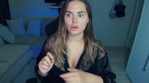 Snapshot of crystalemily chatting on 09.08.25 crystalemily online show from 09.08.25