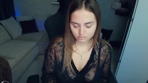 Snapshot of crystalemily chatting on 11.28.25 crystalemily online show from 11.28.25