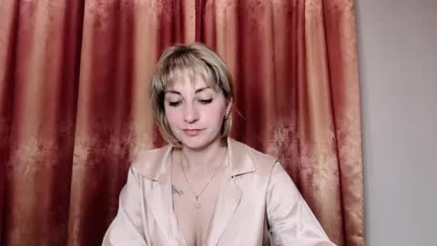 Snapshot of crystalfever_ chatting on 05.20.26 Mary online show from 05.20.26