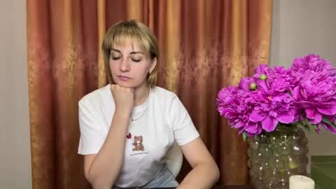 Snapshot of crystalfever_ chatting on 06.03.26 Mary online show from 06.03.26