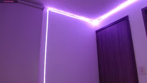 Snapshot of crystalitesq chatting on 01.11.25 Olivia  online show from 01.11.25