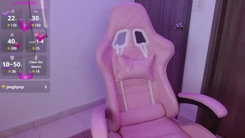 Snapshot of crystalitesq chatting on 02.17.25 Olivia  online show from 02.17.25