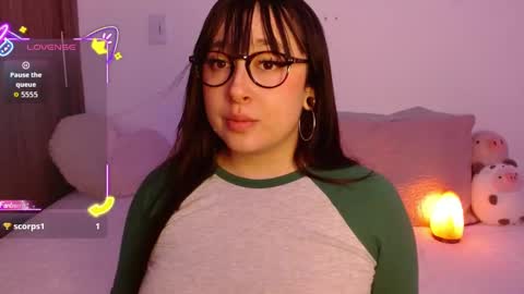 Snapshot of crystalitesq chatting on 09.13.25 Olivia  online show from 09.13.25