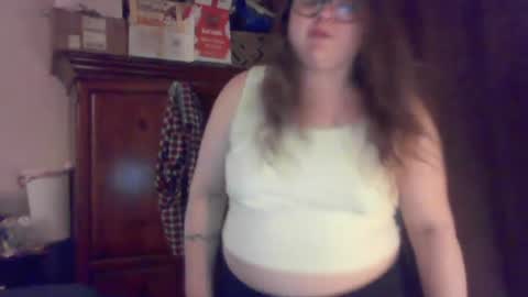 Snapshot of crystalizzzee chatting on 03.05.25 Herekittykitty69 online show from 03.05.25