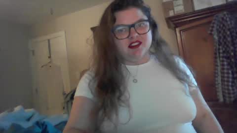 Snapshot of crystalizzzee chatting on 03.06.25 Herekittykitty69 online show from 03.06.25