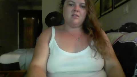 Snapshot of crystalizzzee chatting on 10.06.25 Herekittykitty69 online show from 10.06.25