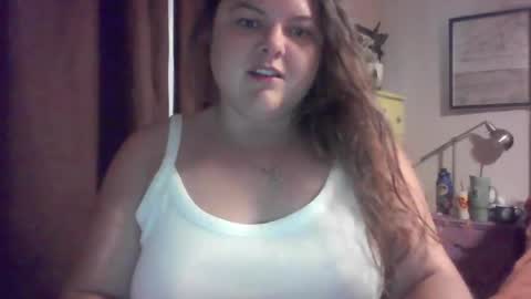 Snapshot of crystalizzzee chatting on 10.07.25 Herekittykitty69 online show from 10.07.25