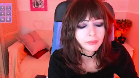 Snapshot of crystallbloom chatting on 10.14.25 crystallbloom online show from 10.14.25