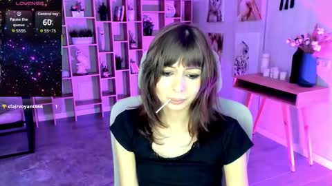 Snapshot of crystallbloom chatting on 11.10.25 crystallbloom online show from 11.10.25