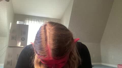 Snapshot of crystallee170 chatting on 10.30.25 CrystalBabyy online show from 10.30.25