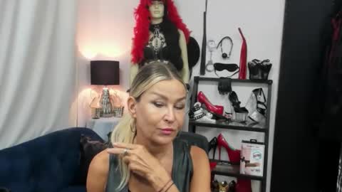 CrystalHotty online show from 09.10.25