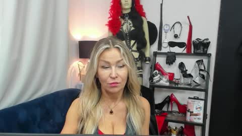 CrystalHotty online show from 10.14.25