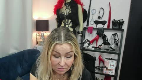 CrystalHotty online show from 03.27.26