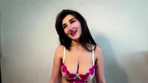 Snapshot of crystlepipkins chatting on 06.17.26 Diana online show from 06.17.26