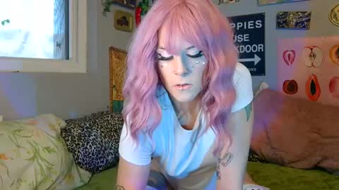 Snapshot of cu2sly chatting on 09.20.25 online show from 09.20.25